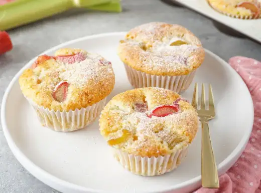 Rhabarber-Muffins mit Joghurt – So gelingen sie saftig!