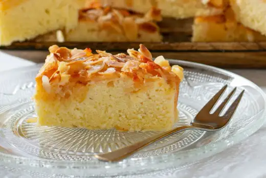 Mandelkuchen vom Blech - So gelingt er saftig und knusprig