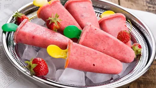 Eis am Stiel selber machen – Cremig & fruchtig ohne Eismaschine